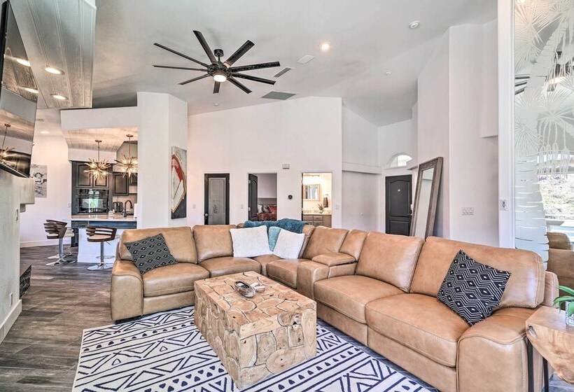 Spacious Parker House On The Colorado River!