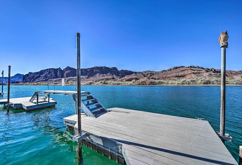 Spacious Parker House On The Colorado River!