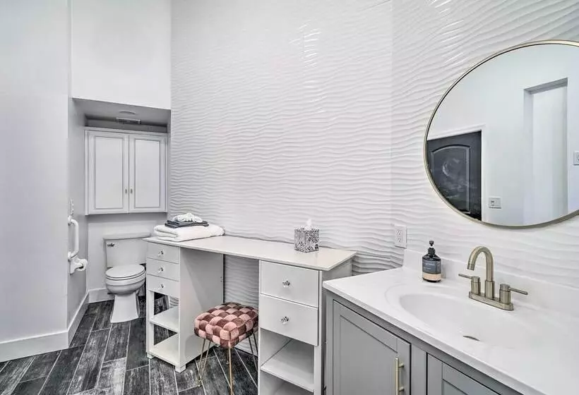 Spacious Parker House On The Colorado River!