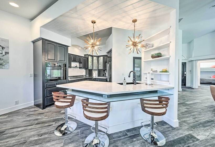 Spacious Parker House On The Colorado River!