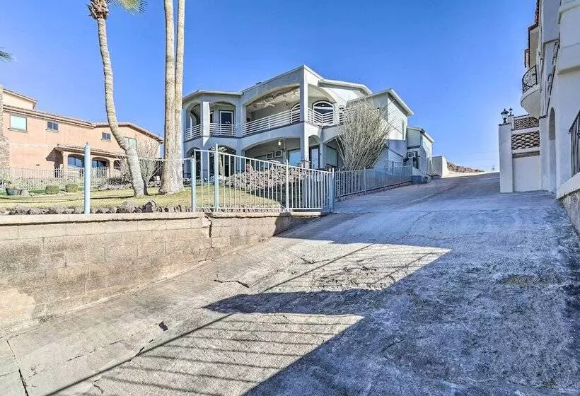 Spacious Parker House On The Colorado River!