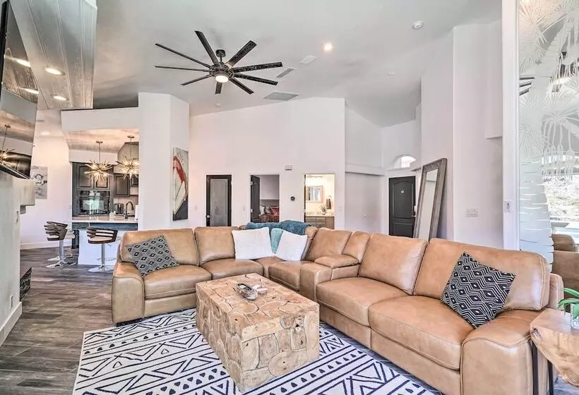 Spacious Parker House On The Colorado River!