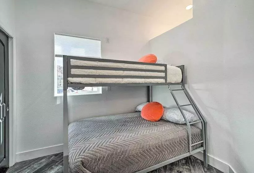 Spacious Parker House On The Colorado River!