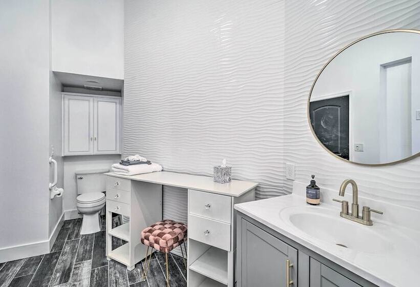 Spacious Parker House On The Colorado River!