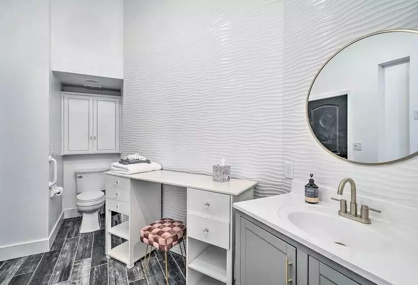 Spacious Parker House On The Colorado River!