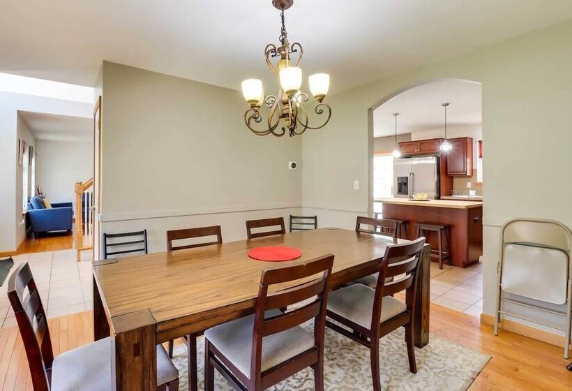 Hot Tub, Game Room & Fire Pit: Poconos Retreat