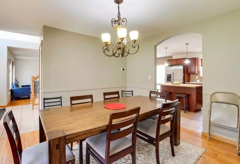 Hot Tub, Game Room & Fire Pit: Poconos Retreat