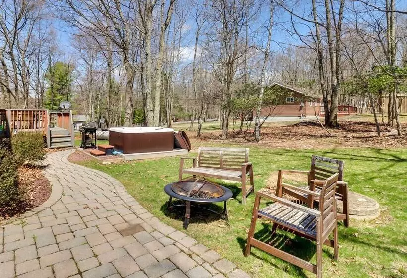 Hot Tub, Game Room & Fire Pit: Poconos Retreat