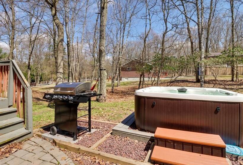 Hot Tub, Game Room & Fire Pit: Poconos Retreat