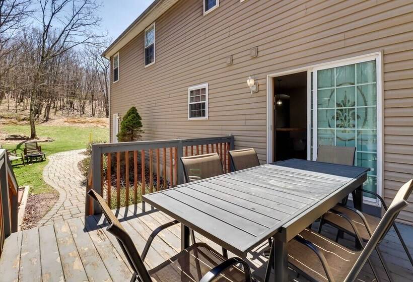 Hot Tub, Game Room & Fire Pit: Poconos Retreat