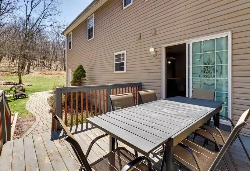 Hot Tub, Game Room & Fire Pit: Poconos Retreat