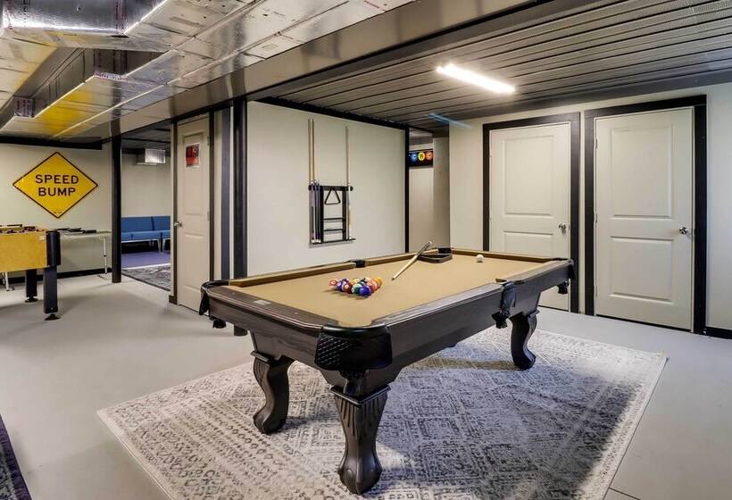 Hot Tub, Game Room & Fire Pit: Poconos Retreat