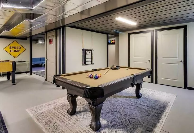 Hot Tub, Game Room & Fire Pit: Poconos Retreat