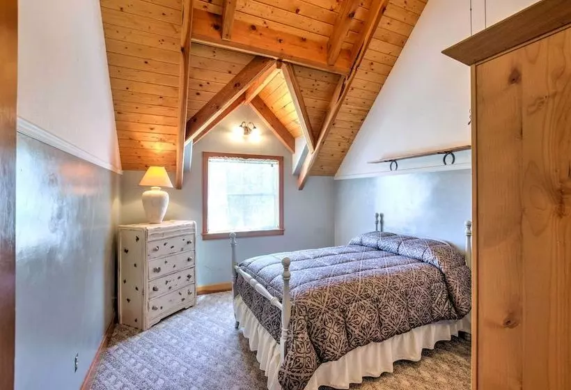 Stunning Silesia Home, Horse Boarding + River View