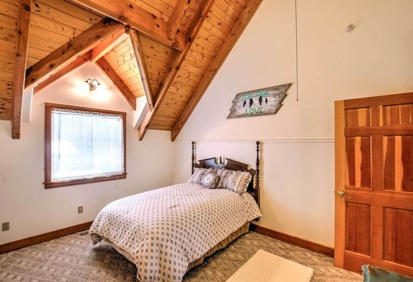 Stunning Silesia Home, Horse Boarding + River View