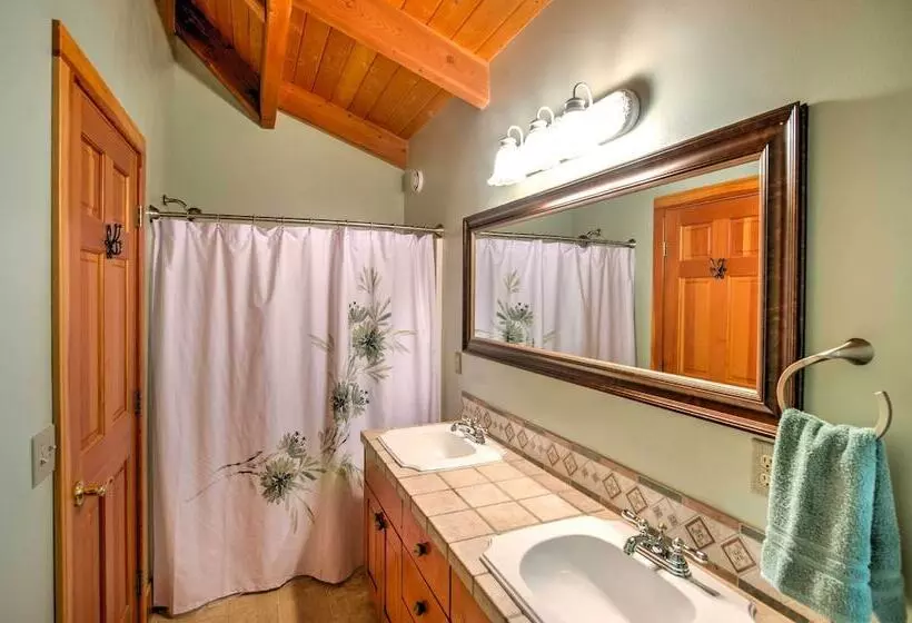 Stunning Silesia Home, Horse Boarding + River View