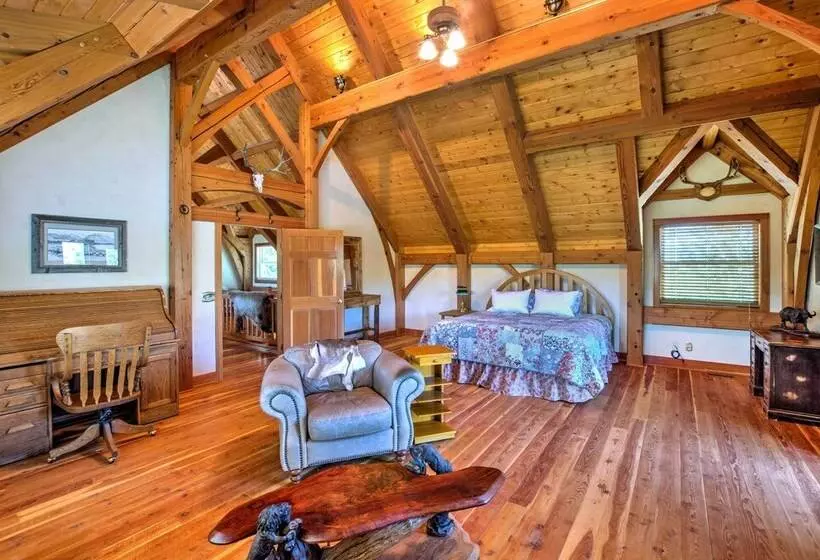 Stunning Silesia Home, Horse Boarding + River View