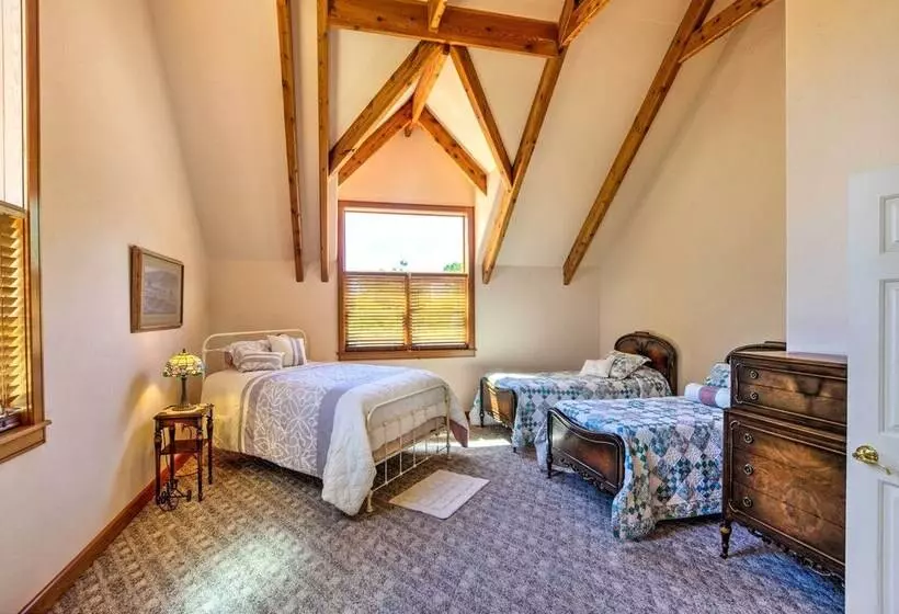 Stunning Silesia Home, Horse Boarding + River View