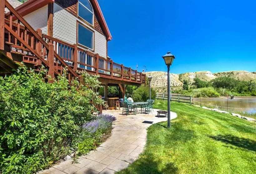 Stunning Silesia Home, Horse Boarding + River View