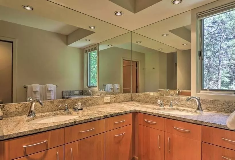 West Glacier Home W/ Majestic Mountain Views!