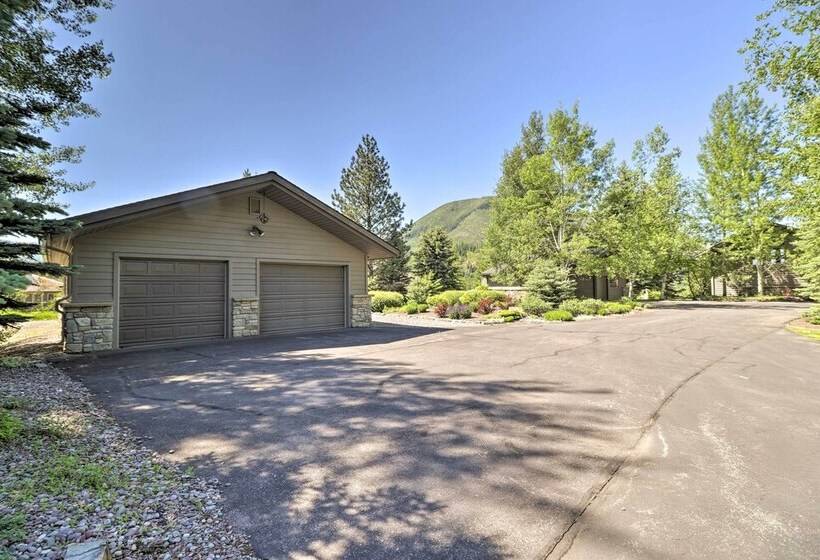 West Glacier Home W/ Majestic Mountain Views!