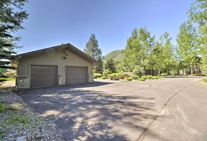 West Glacier Home W/ Majestic Mountain Views!