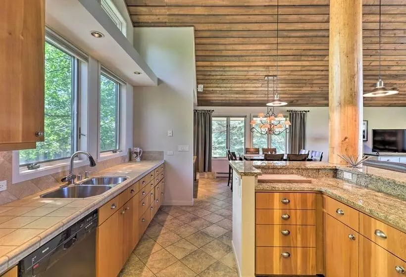 West Glacier Home W/ Majestic Mountain Views!