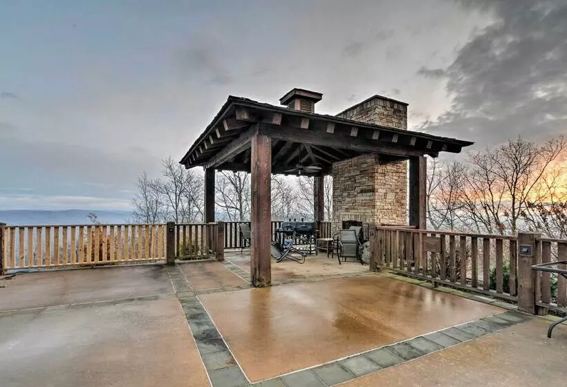 The Barn House: Caldwell Mtn Retreat W/ Hot Tub!