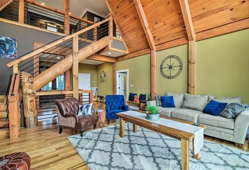 The Barn House: Caldwell Mtn Retreat W/ Hot Tub!