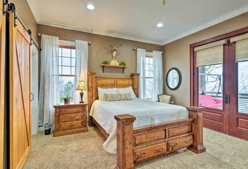 The Barn House: Caldwell Mtn Retreat W/ Hot Tub!