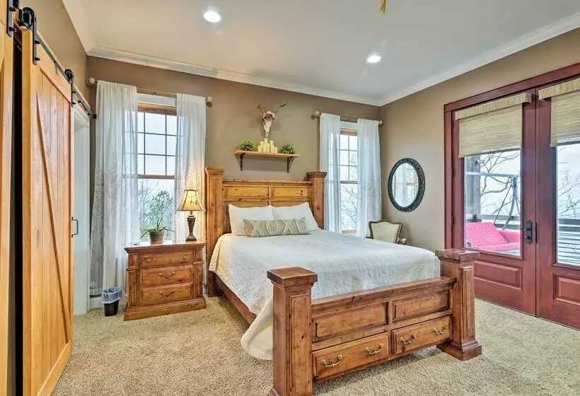 The Barn House: Caldwell Mtn Retreat W/ Hot Tub!