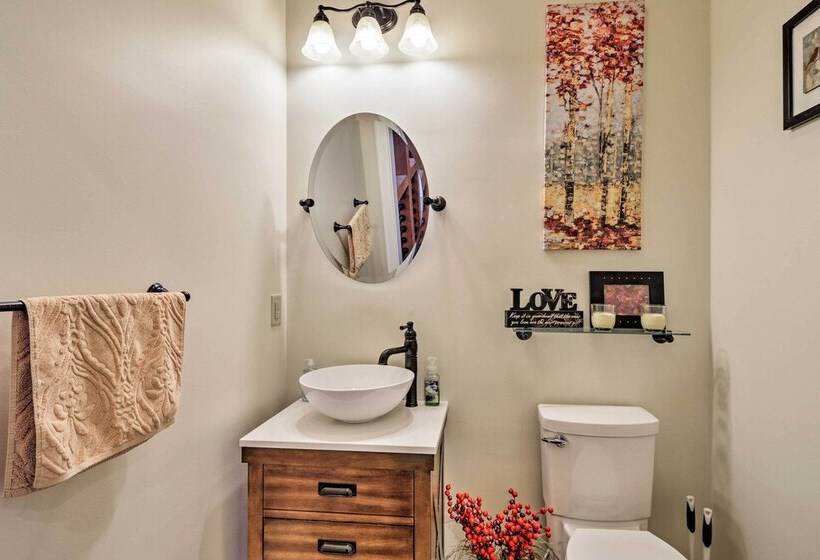 The Barn House: Caldwell Mtn Retreat W/ Hot Tub!