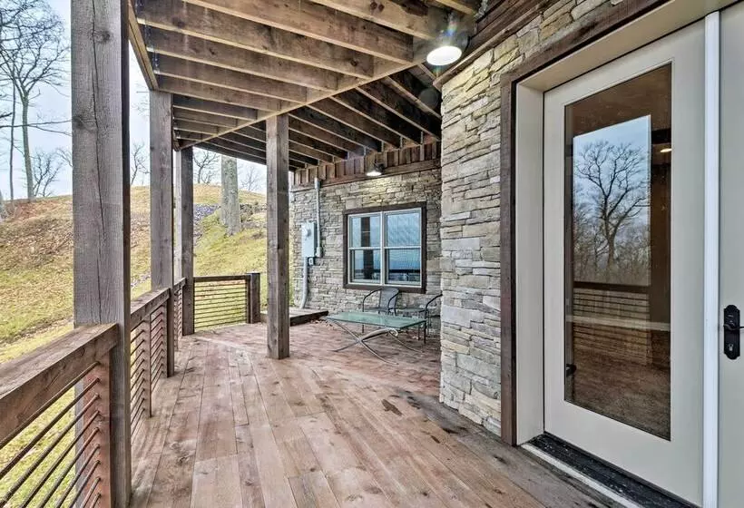 The Barn House: Caldwell Mtn Retreat W/ Hot Tub!