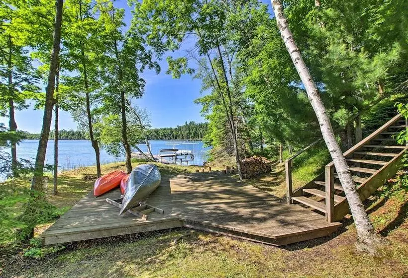 Trout Lake Cabin W/ Private Dock, Kayaks & Loft!