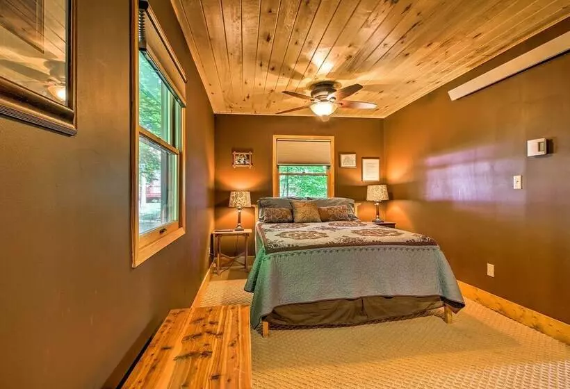 Trout Lake Cabin W/ Private Dock, Kayaks & Loft!