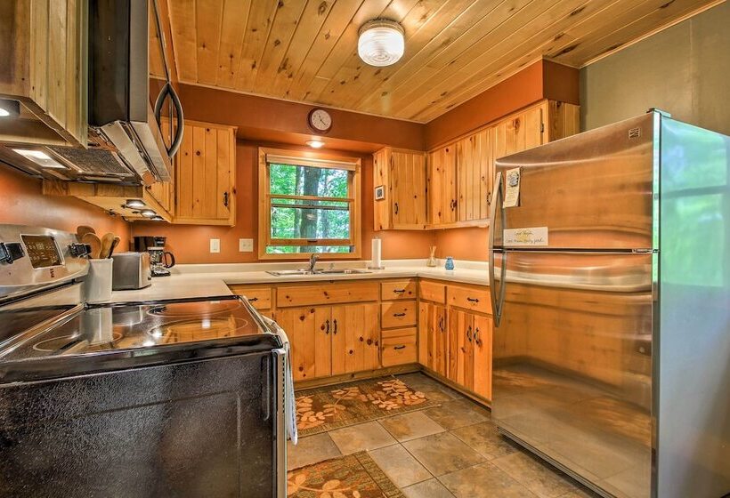 Trout Lake Cabin W/ Private Dock, Kayaks & Loft!