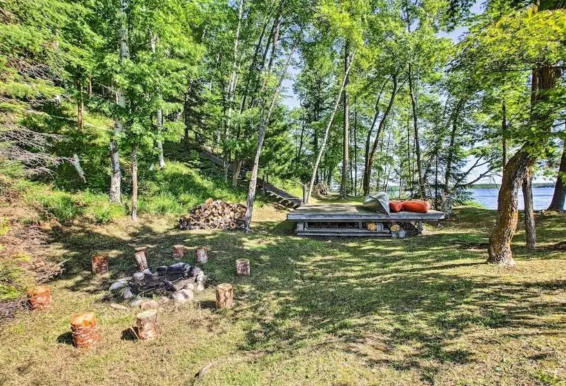 Trout Lake Cabin W/ Private Dock, Kayaks & Loft!
