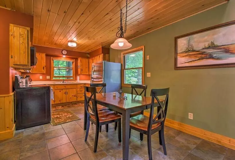 Trout Lake Cabin W/ Private Dock, Kayaks & Loft!