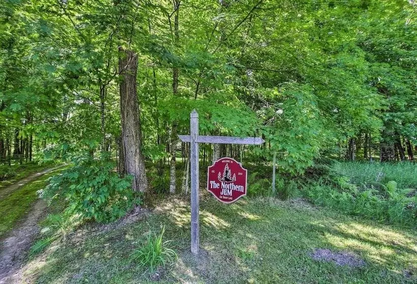 Trout Lake Cabin W/ Private Dock, Kayaks & Loft!