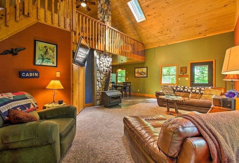 Trout Lake Cabin W/ Private Dock, Kayaks & Loft!