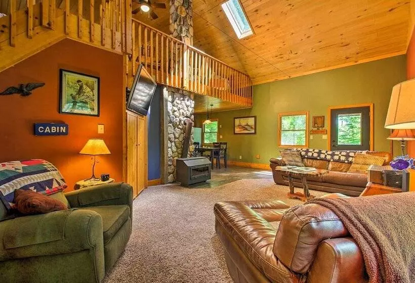 Trout Lake Cabin W/ Private Dock, Kayaks & Loft!