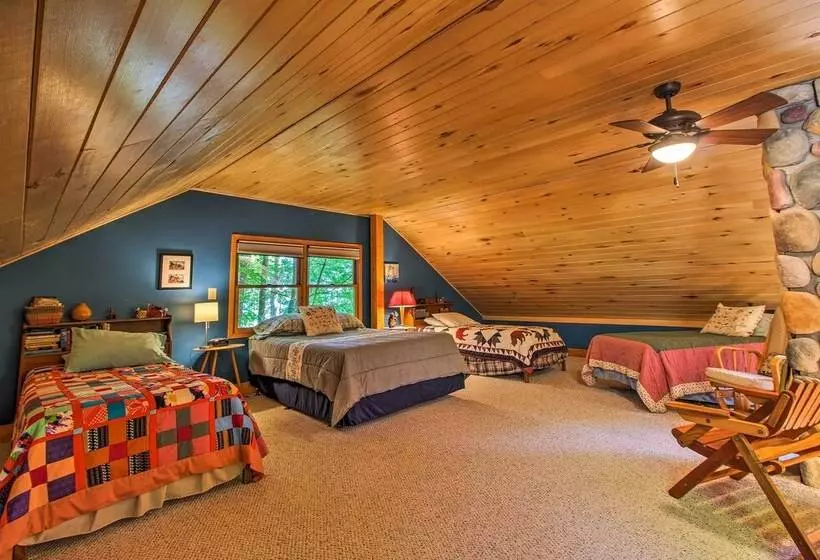 Trout Lake Cabin W/ Private Dock, Kayaks & Loft!