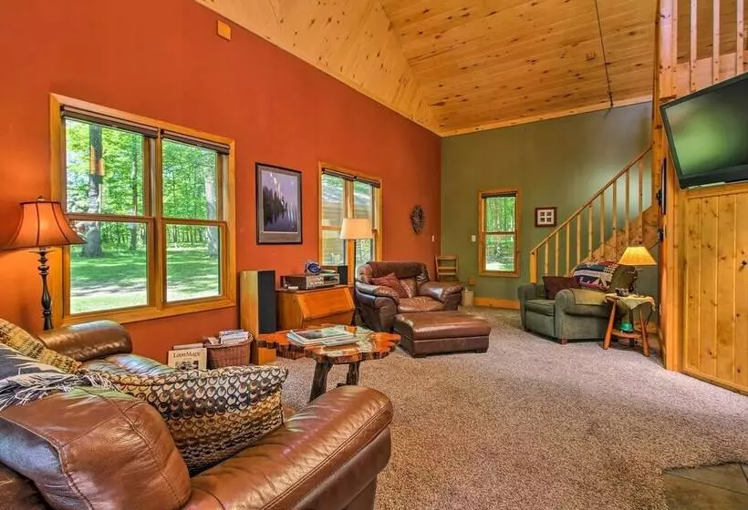 Trout Lake Cabin W/ Private Dock, Kayaks & Loft!