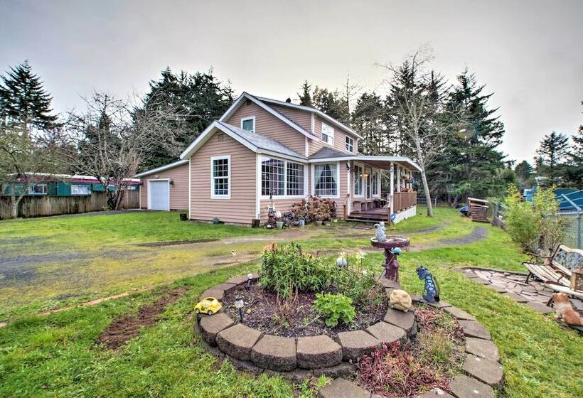 Updated Coos Bay Home ~ 2 Mi To Pacific Ocean
