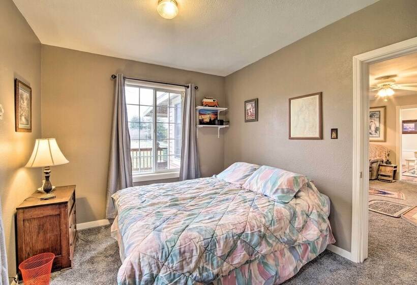 Updated Coos Bay Home ~ 2 Mi To Pacific Ocean