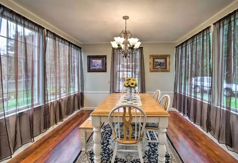 Updated Coos Bay Home ~ 2 Mi To Pacific Ocean