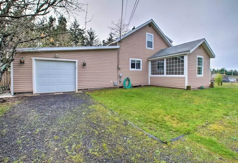 Updated Coos Bay Home ~ 2 Mi To Pacific Ocean