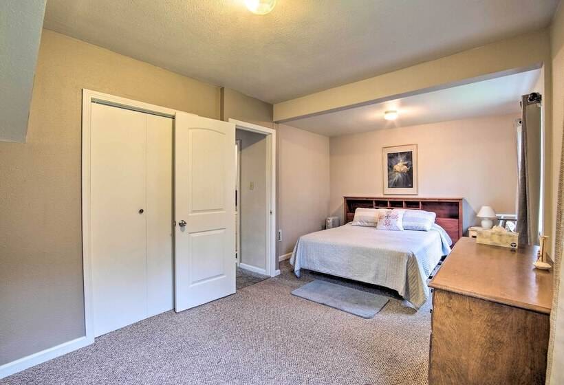 Updated Coos Bay Home ~ 2 Mi To Pacific Ocean