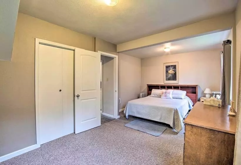 Updated Coos Bay Home ~ 2 Mi To Pacific Ocean