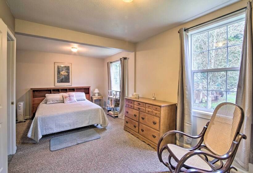 Updated Coos Bay Home ~ 2 Mi To Pacific Ocean